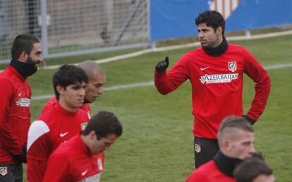 Diego Costa, con Arda en un entrenamiento del Atlético.