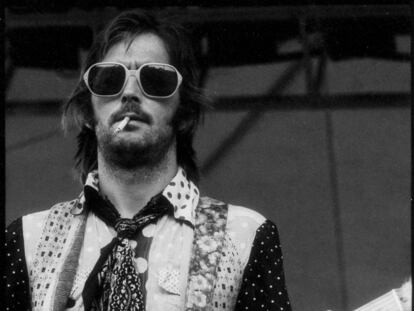 Eric Clapton durante un concierto de 1974.