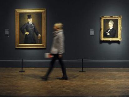 Un hombre junto 'M. Antonin Proust' de Édouard Manet, en el preestreno de la exposición 'Manet: Retratando la Vida' en la Royal Academy of Arts de Londres.