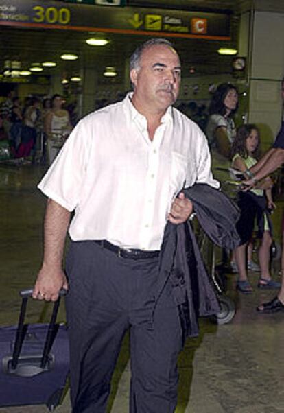 Iñaki Sáez, ayer, en el aeropuerto de Madrid-Barajas.