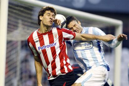 Llorente y Stepenav pugnan por un balón aéreo.