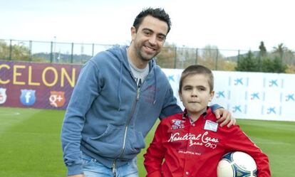 Xavi junto a Pol, un niño que pacede la enfermedad de Sanfilippo.