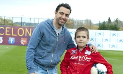 Xavi junto a Pol, un ni&ntilde;o que pacede la enfermedad de Sanfilippo. 