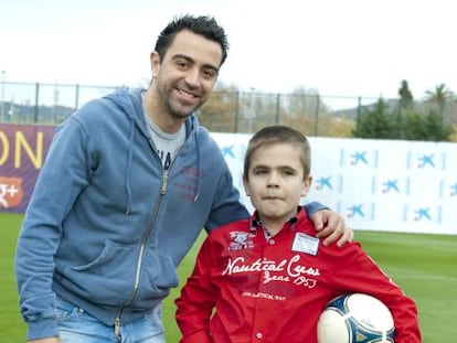 Xavi junto a Pol, un ni&ntilde;o que pacede la enfermedad de Sanfilippo. 