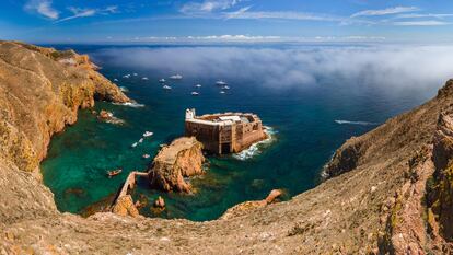Fuerte en la isla de Belenga Grande, en la costa del centro de Portugal.