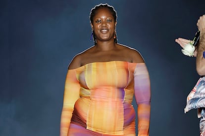 La modelo de talla grande de ascendencia africana Chelsea Princess desfilando para The Artelier.