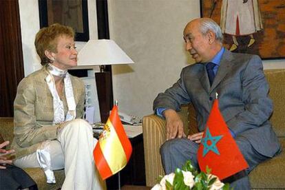 María Teresa Fernández de la Vega y Driss Jettu, durante la reunión en Rabat.