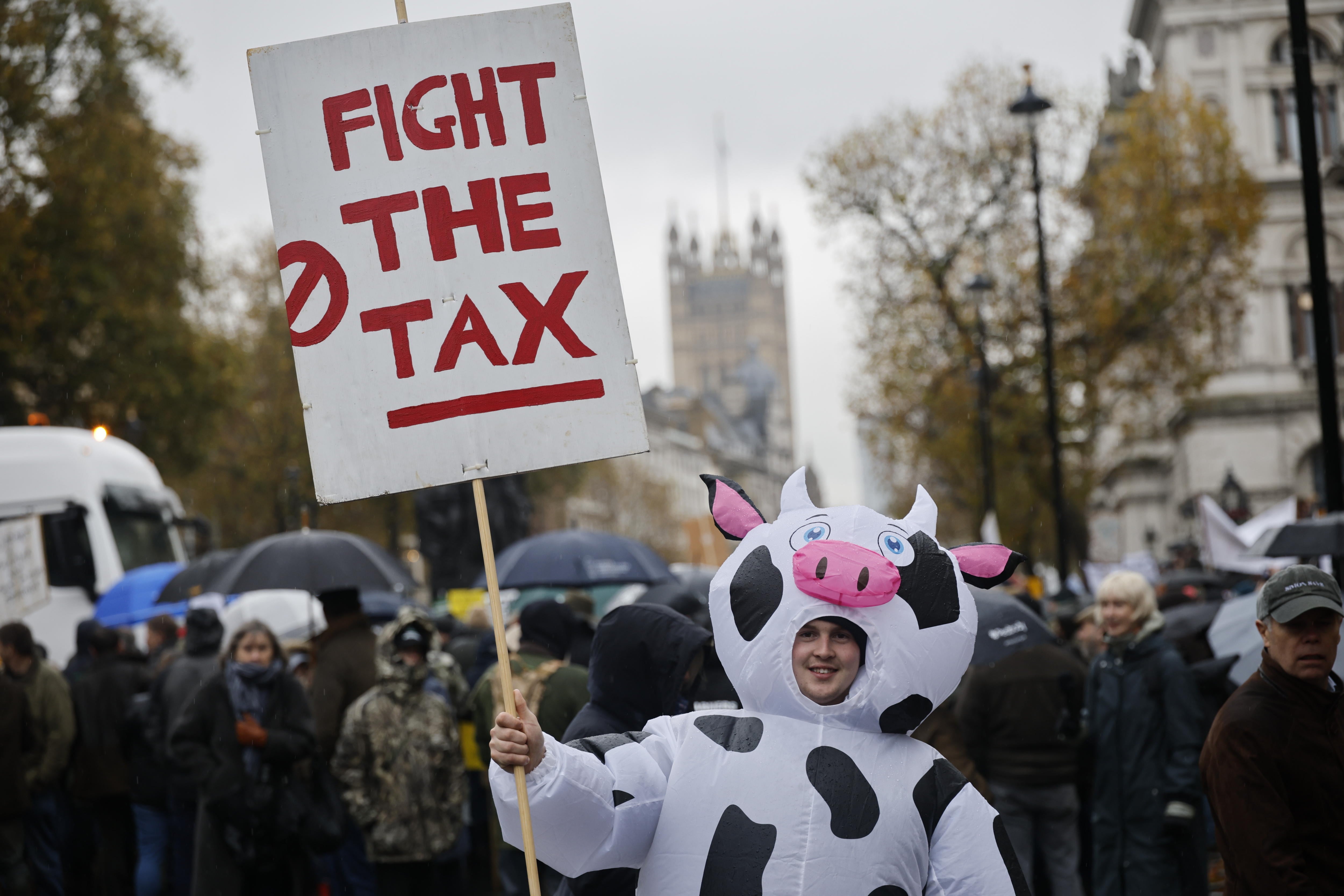 Miles de granjeros y agricultores británicos declaran la guerra a Starmer