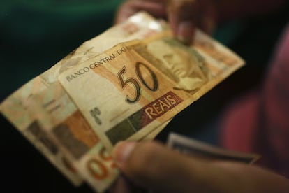 Billetes de 50 reales brasileños