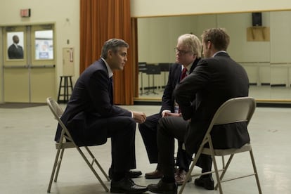 George Clooney, Philip Seymour Hoffman y Ryan Gosling, en 'Los idus de marzo', dirigida por George Clooney, de 2011.