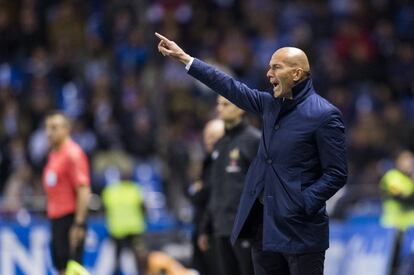 Zinedine Zidane dando instrucciones en un momento del encuentro.
