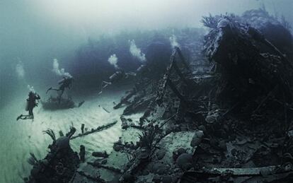 Submarinismo entre los restos de un naufragio en Bermudas. 