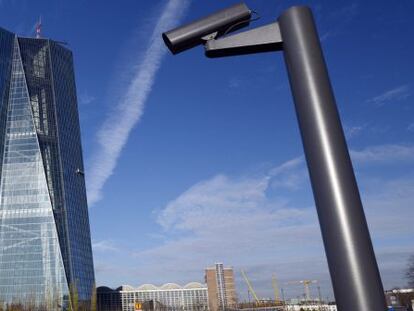 Fotograf&iacute;a de archivo fechada el 7 de diciembre de 2015 que muestra el edificio del Banco Central Europeo (BCE) en Fr&aacute;ncfort, Alemania.