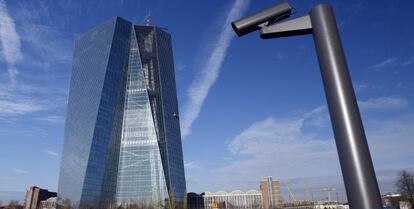 Fotograf&iacute;a de archivo fechada el 7 de diciembre de 2015 que muestra el edificio del Banco Central Europeo (BCE) en Fr&aacute;ncfort, Alemania.