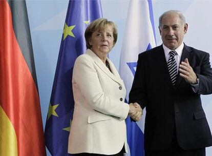 El primer ministro israelí se reúne con la canciller alemana, Angela Merkel, en Berlín