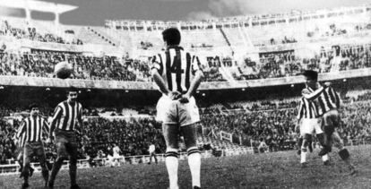 Beitia marca frente al Juventus en el Bernabéu, en 1964.