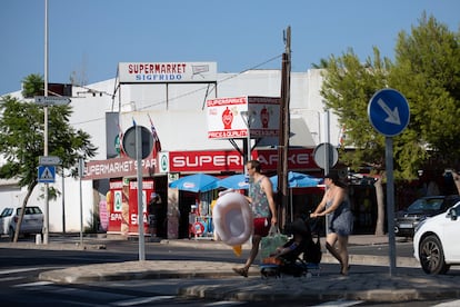 El supermercado Sigfrido, en Alcúdia, antiguo restaurante Sigfrido, lugar de reunión de los nazis huidos al final de la II Guerra Mundial.