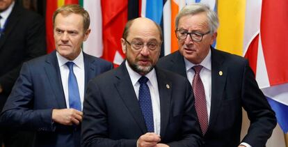 Desde la izquierda: los presidentes del Consejo Europeo, Donald Tusk, del Europarlamento, Martin Schulz, y de la Comisión Europea, Jean-Claude Juncker