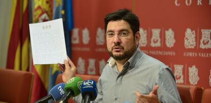 El portavoz de Esquerra Unida, este martes, tras acceder a las conclusiones de la investigación de Presidencia.