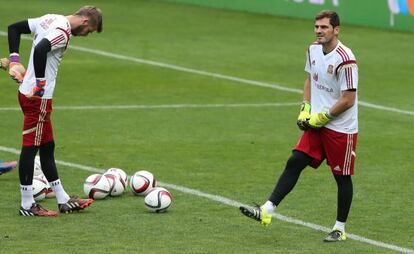 De Gea y Casillas, en el entrenamiento de la selección en León.