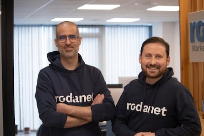 Daniel Larrosa y Sergi Lechado, cofundadores de Rodanet en las oficinas de Barcelona.