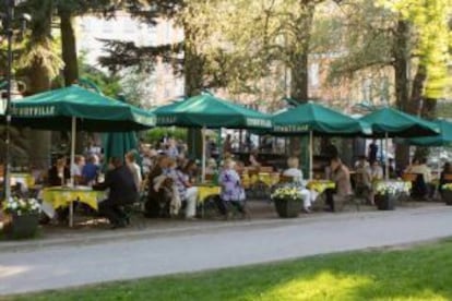 Terraza del café Storeville, en Helsinki.