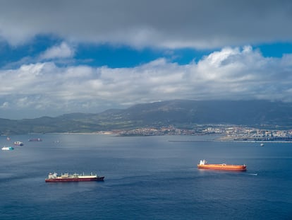 Buque de carga en el espacio marítimo de Gibraltar.