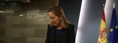 La ministra de Fomento, Ana Pastor en la rueda de prensa posterior al consejo de ministros.