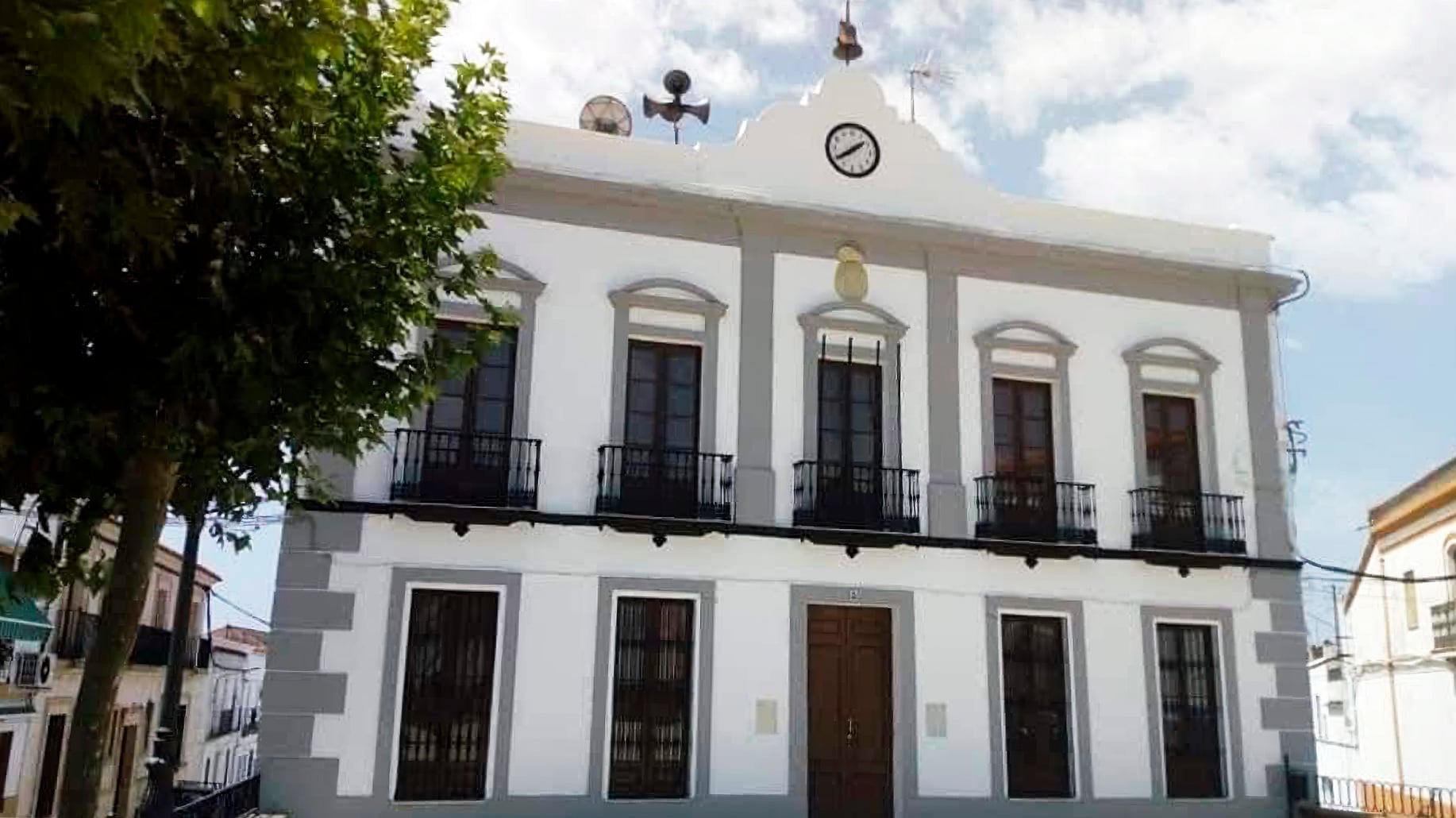 Polémica por el adelanto de 15 minutos de un espectáculo pirotécnico en Extremadura para evitar su cancelación