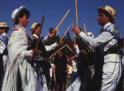 Los danzantes, en un momento de su actuación.