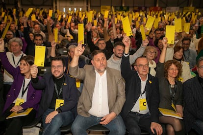 La cúpula de Esquerra Republicana, con Oriol Junqueras en el centro, en el congreso del partido, el 23 de enero en Lleida.