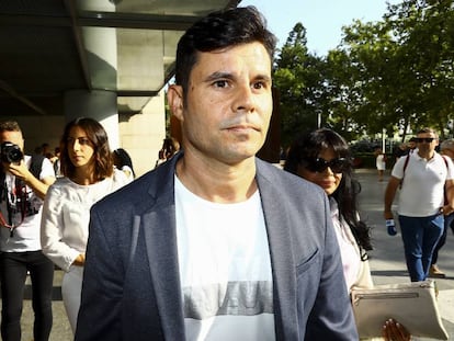 Javier Sánchez Santos llegando a los juzgados de Valencia por la supuesta paternidad de Julio Iglesias, el pasado jueves 4 de julio.