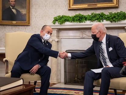 El presidente de EE UU, Joe Biden, y el primer ministro israelí, Naftali Bennet, en el Despacho Oval, este viernes.