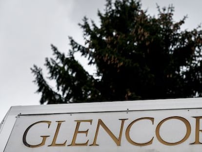 Logo de Glencore en la sede central de la empresa en Baar (Suiza).