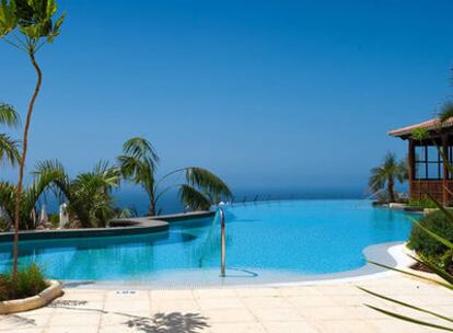 Piscina del hotel Vincci Selección Buenavista de Tenerife, elegido el cuarto más romántico de España