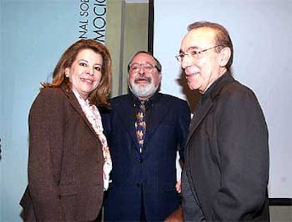 De izquierda a derecha, Mariluz Barreiros, Fernando Savater y José Luis Gómez.