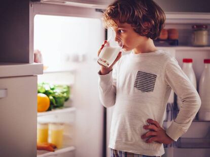 ¿Cuánto tiempo aguanta la leche fresca que compro en el supermercado?