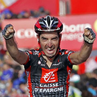 David López muestra su alegría al cruzar victorioso la meta.
