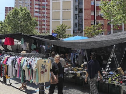 Mercat setmanal a la localitat de Cornell&agrave;.