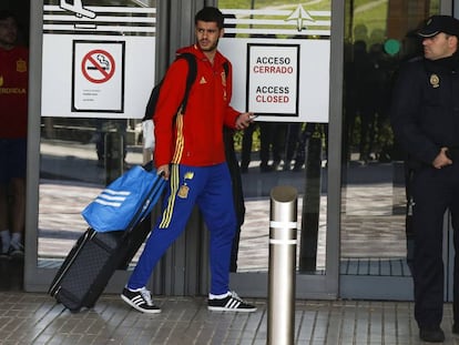 Morata, en el aeropuerto de Barajas tras la suspensi&oacute;n del B&eacute;lgica-Espa&ntilde;a 