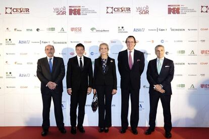 De izquierda a derecha: Heliodoro Mariscal, presidente de la Fundación Atlantic Copper; Antonio Banderas; la infanta Elena; Mauricio González-Gordón, presidente de González Byass, y Gonzalo Guillén, director general de Acesur.