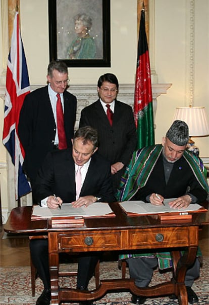 Karzai y Blair firman un convenio bilateral en la conferencia de donantes que se celebra estos días en Londres.