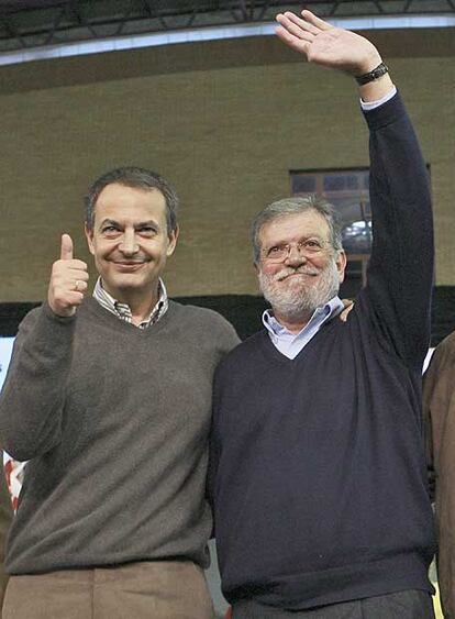 Jos Luis Rodrguez Zapatero y Juan Carlos Rodrguez Ibarra, durante el homenaje celebrado en Badajoz.