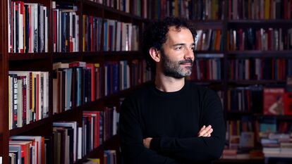 El escritor y director de cine Luis López Carrasco, en la librería La Central de Madrid el pasado 16 de noviembre.