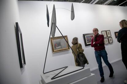 El &#039;calder&#039; de 1938 que se expon&iacute;a en Arco, en la galer&iacute;a madrile&ntilde;a Leandro Navarro.