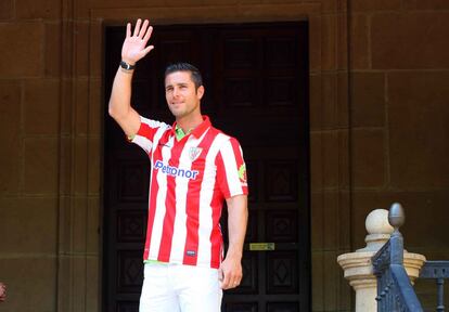 El delantero, en su presentación con el Athletic. El 'nueve', de 27 años, marcó el pasado curso 9 goles con Osasuna, que ha recibido 4 millones de euros por su venta.