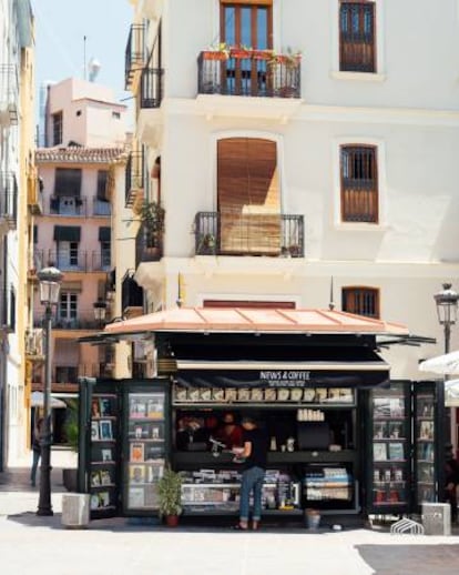 News and Coffee, el quiosco de la plaza del Doctor Collado.