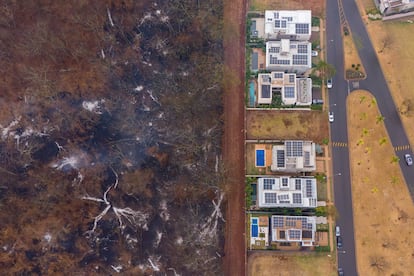 Los incendios se han duplicado respecto al año pasado y el humo envuelve casi todo el país, que sufre la peor sequía en siete décadas.