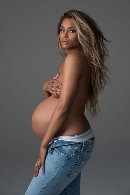 La cantante de R&B Ciara quiso inmortalizar su séptimo mes de embarazo en el número de marzo de 2017 de 'Harper's Bazaar'.