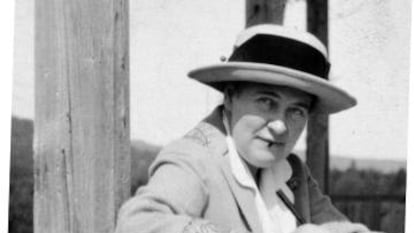 Willa Cather, en New Hampshire en torno a 1923.